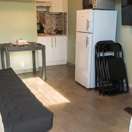 Moderne A Avec Terrasse De 21 M² شقة *