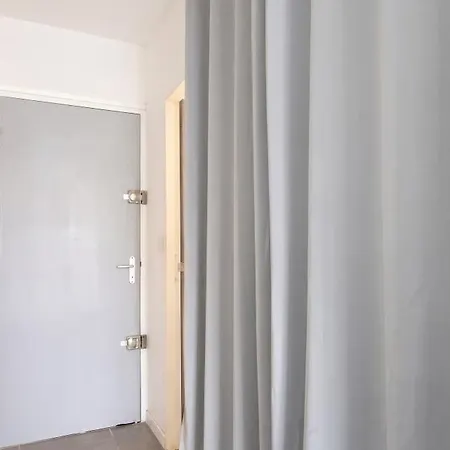 Moderne A Avec Terrasse De 21 M² شقة